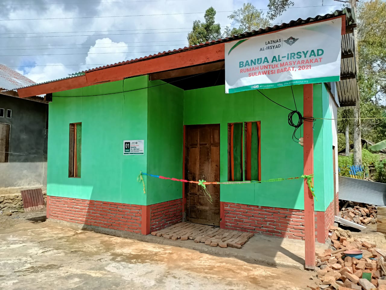 Laznas Al-Irsyad Serahkan 33 Unit Rumah