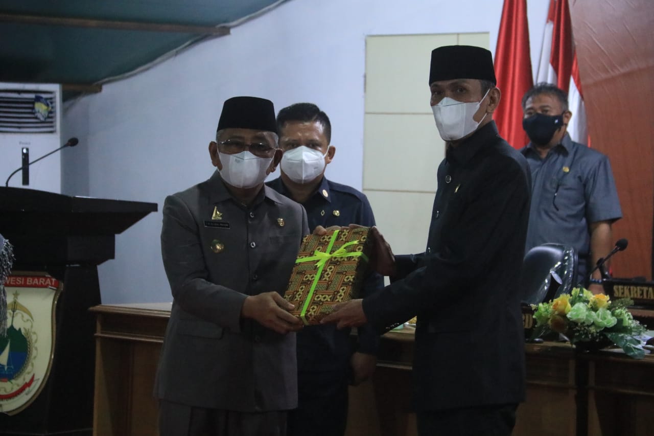 ABM Serahkan LKPJ 2020 Ke DPRD Sulbar