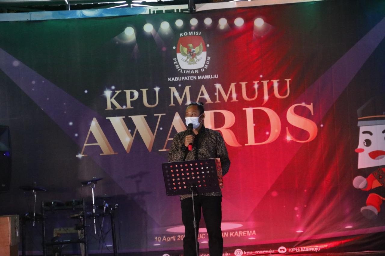 Selamat, Sejumlah Pihak Terima Penghargaan KPU Mamuju Award