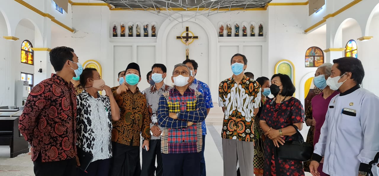 Gubernur Sulbar Kunjungi Gereja Toraja Mamasa