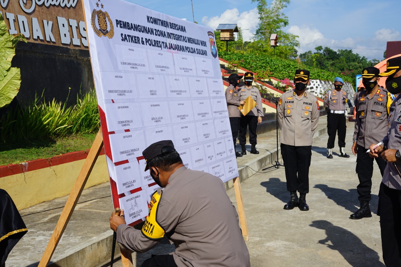 Komitmen Pembagunan ZI Menunju WBK, Kapolresta Lakukan Penanda Tanganan Pakta Integritas