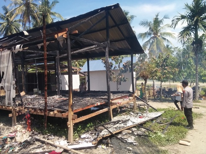 Rumah Warga Dilalap Si Jago Merah, Polsek Malunda Langsung Datangi TKP