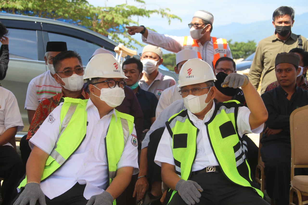 Ali Baal Letakkan Batu Pertama Pembangunan Gedung Baru Perkantoran Pemprov Sulbar