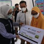 Serahkan Bantuan, Bupati Apresiasi Keputusan YEU dan CBM