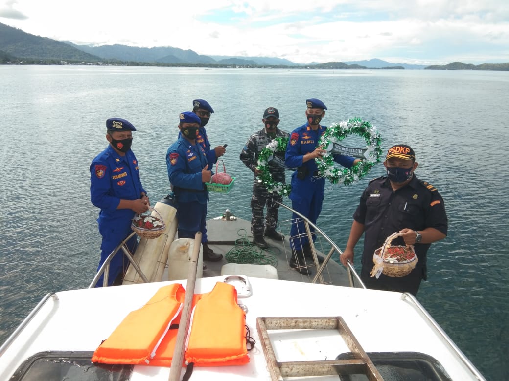 Polres Polman Gelar Tabur Bunga Bagi 53 Awak KRI Nanggala 402.