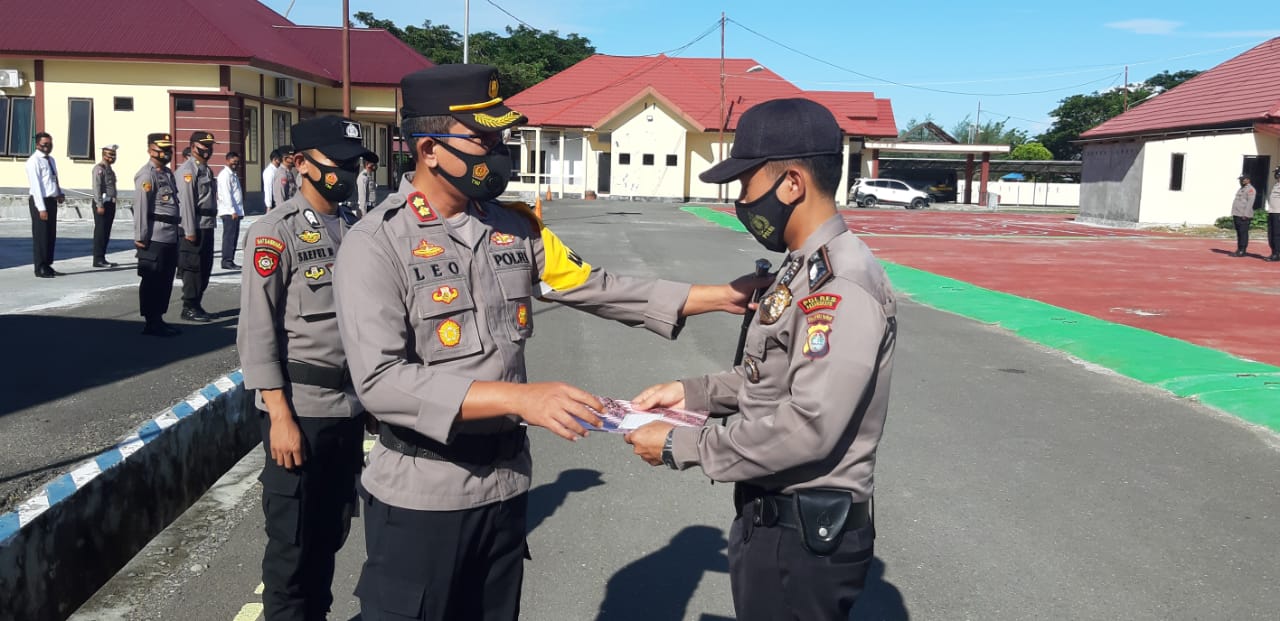 Kapolres Pasangkayu Beri Penghargaan Kepada Briptu Zulfahmi Atas Juara Lomba Dai Polri Nasional.