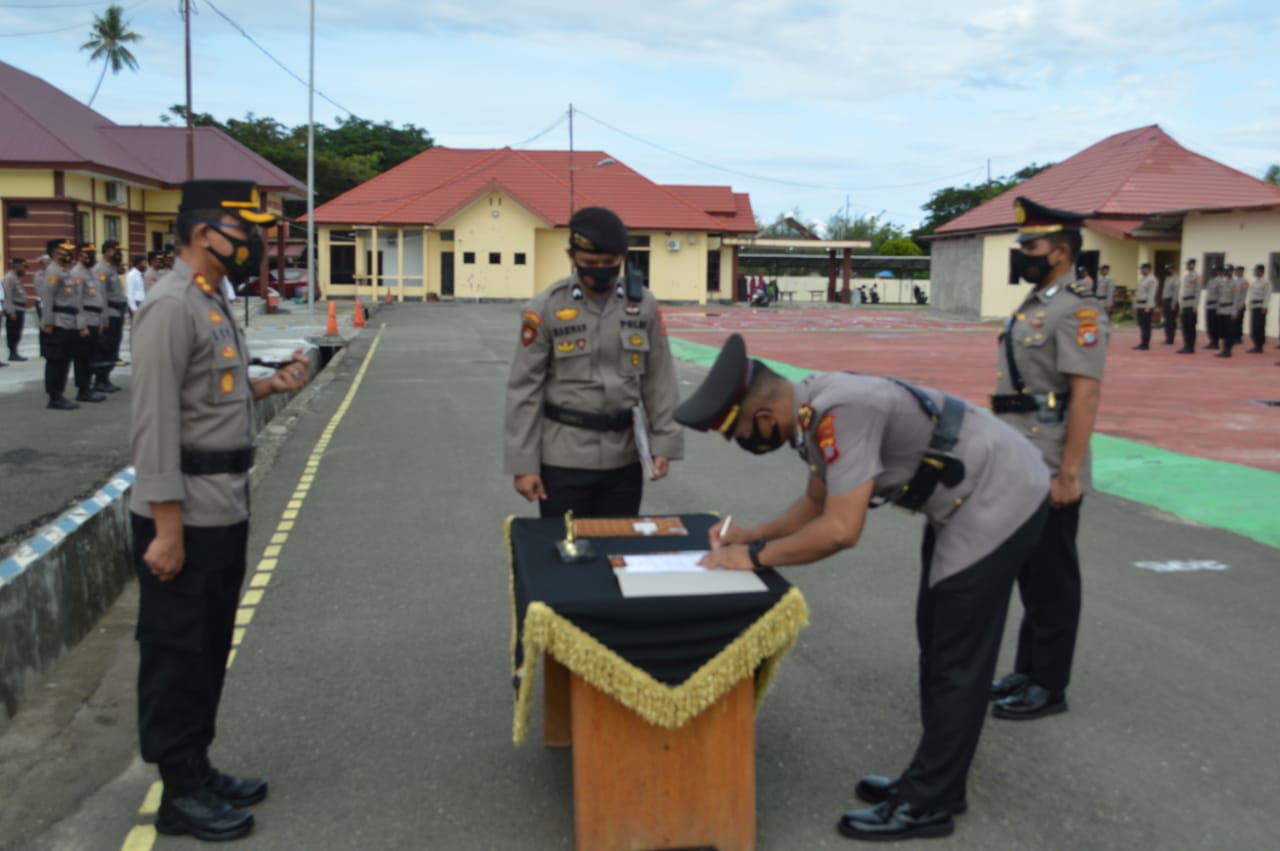 Kapolres Pasangkayu Pimpin Sertijab Kapolsek Baras