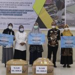 Kepala BP PAUD Sulbar Serahkan APE Indoo