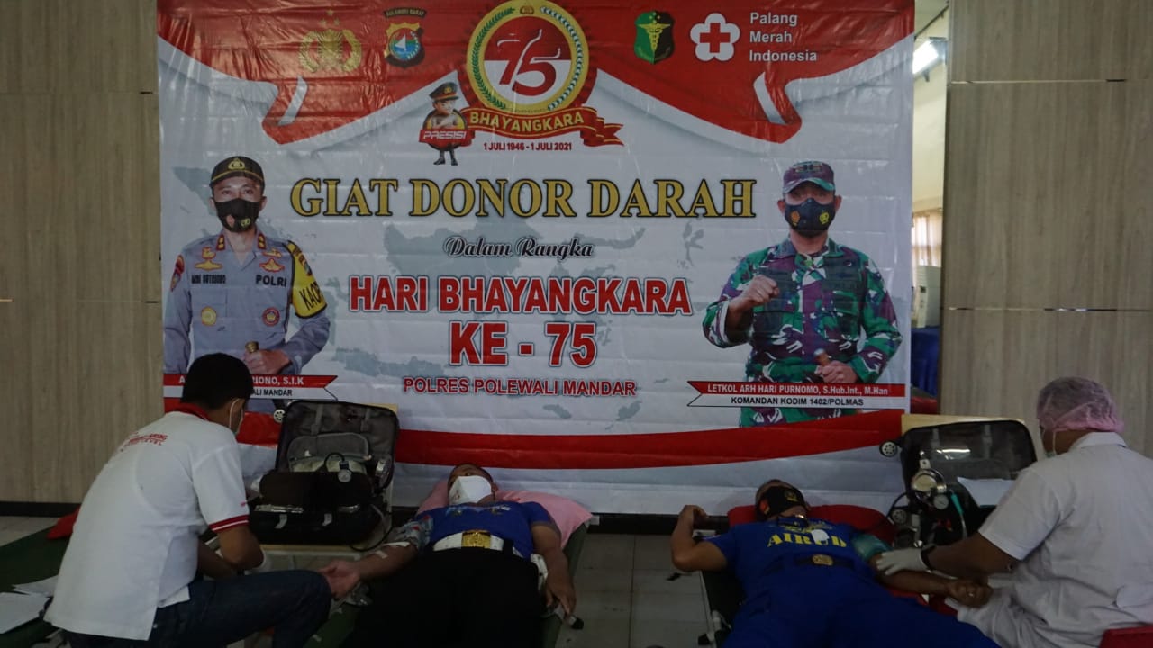 Sambut HUT Bhayangkara ke - 75 Polres Polman laksanakan Donor Darah