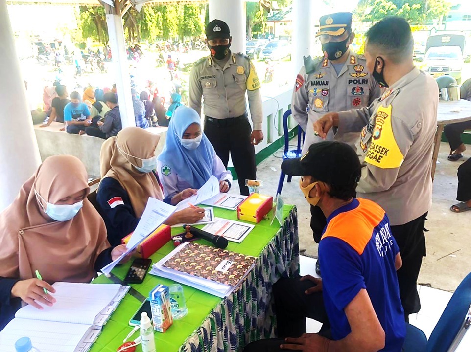 Vaksinasi Massal Dalam Rangka Hari Bhayangkara ke-75 di Kab. Majene