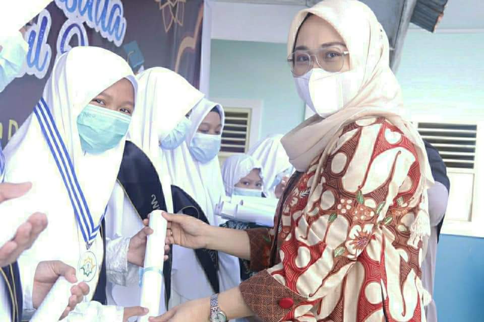 Wisuda Tahfiz Attanwir, Mahkota Cahaya Untuk Ayah-Ibu