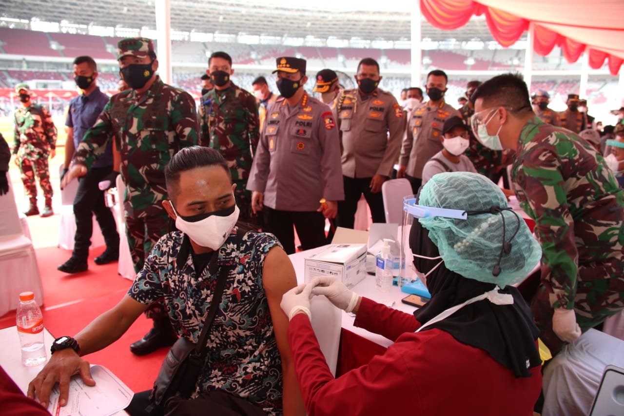 Panglima TNI dan Kapolri Tinjau Vaksinasi Massal di SUGBK