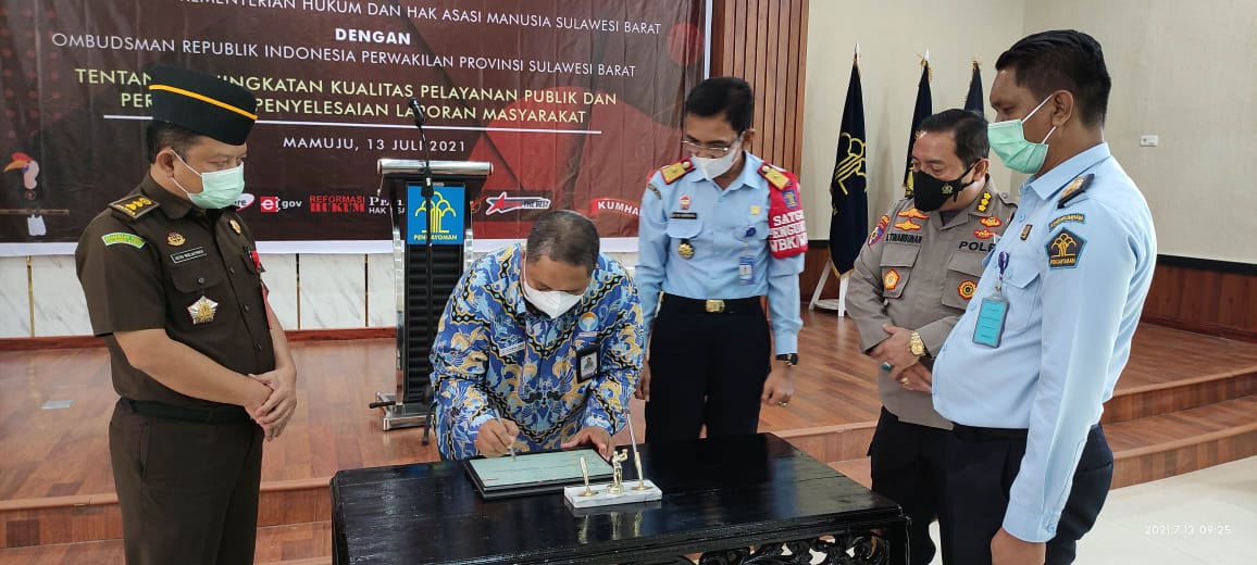Lakukan PKS dengan Kemenkumham Sulbar, Ombudsman: Langkah Penyampaian Zona Integritas Lakukan PKS dengan Kemenkumham Sulbar, Ombudsman: Langkah Penyampaian Zona Integritas