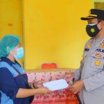 Kapolres Mamasa Bagikan Sembako Ke Warga Kecamatan Sumarorong Kapolres Mamasa Bagikan Sembako Ke Warga Kecamatan Sumarorong
