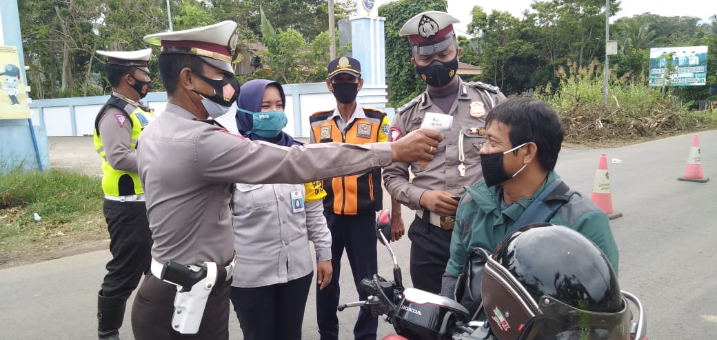 Polres Polman , Penyekatan PPKM di Perbatasan Sulbar - Sulsel