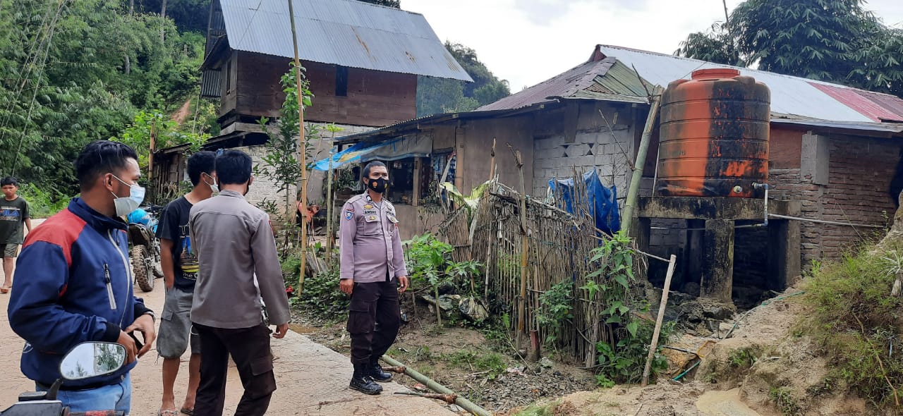 Usai Gempa , Polsek Mamasa Lakukan Patroli