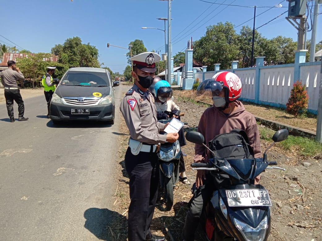 Polres Polman laksanakan Penyekatan ( PPKM ) Level 3 di Perbatasan Sulbar - Sulsel