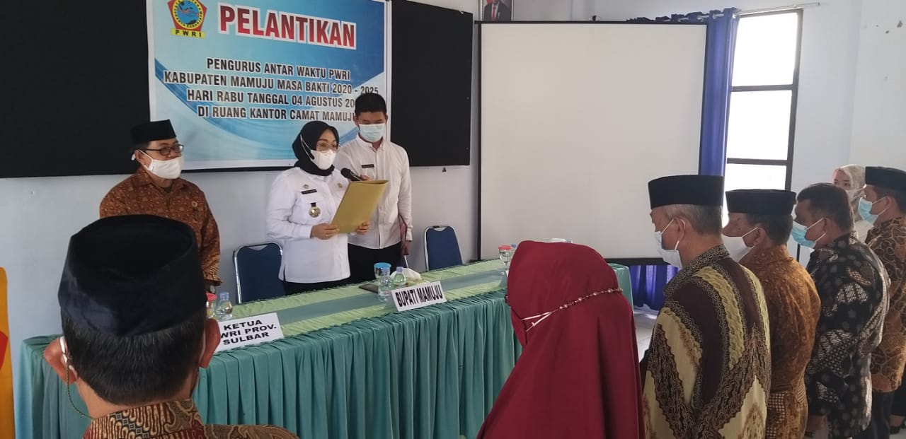 Lantik Pengurus PWRI, Sutinah Akui Butuh Masukan Para "Senior"