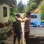 Bhabinkamtibmas Polsek Aralle Bagi Masker Kepada Warga Bhabinkamtibmas Polsek Aralle Bagi Masker Kepada Warga