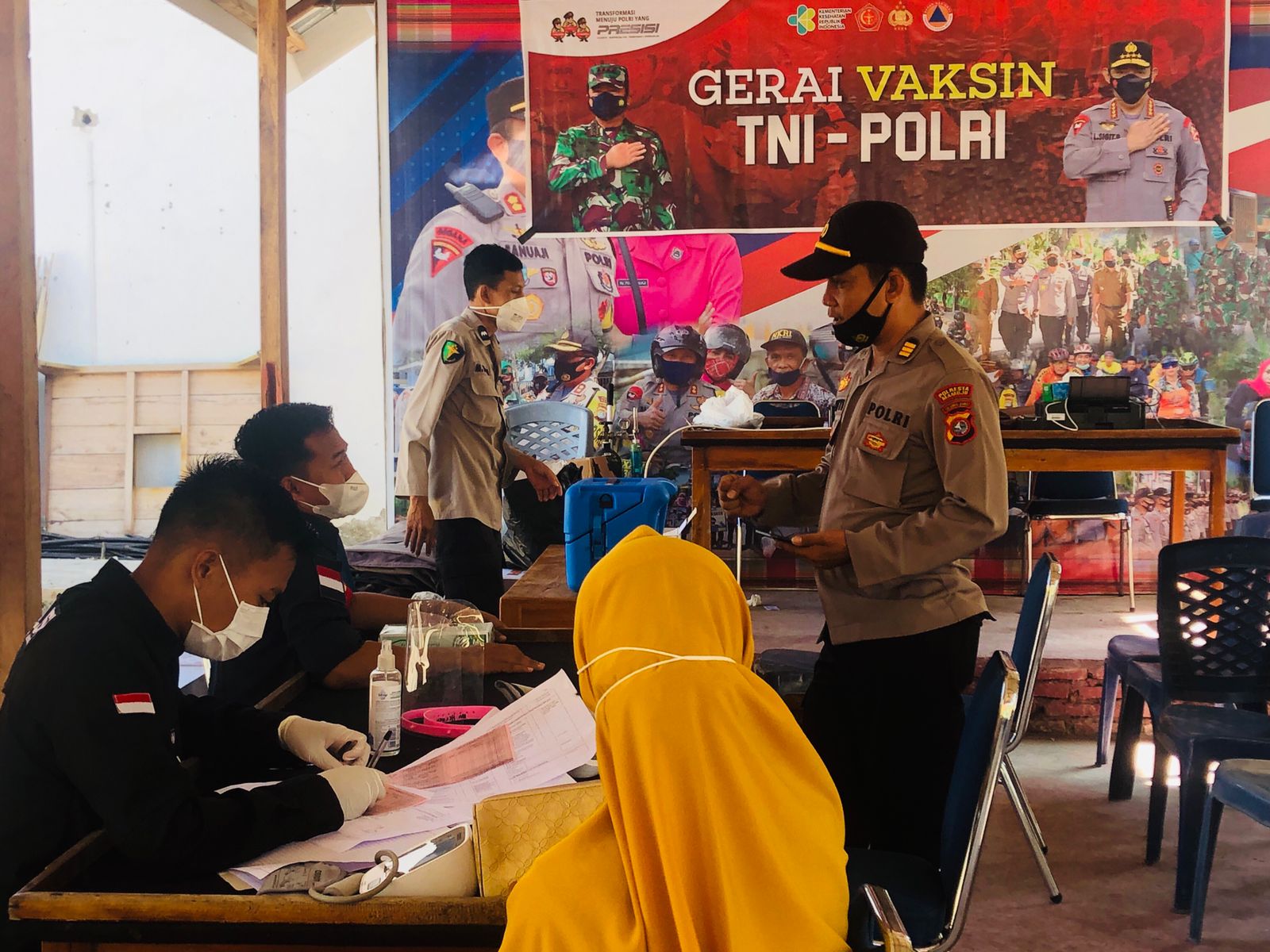 Polres Majene Ajak Warga Menuju Gerai Vaksin Polres Majene