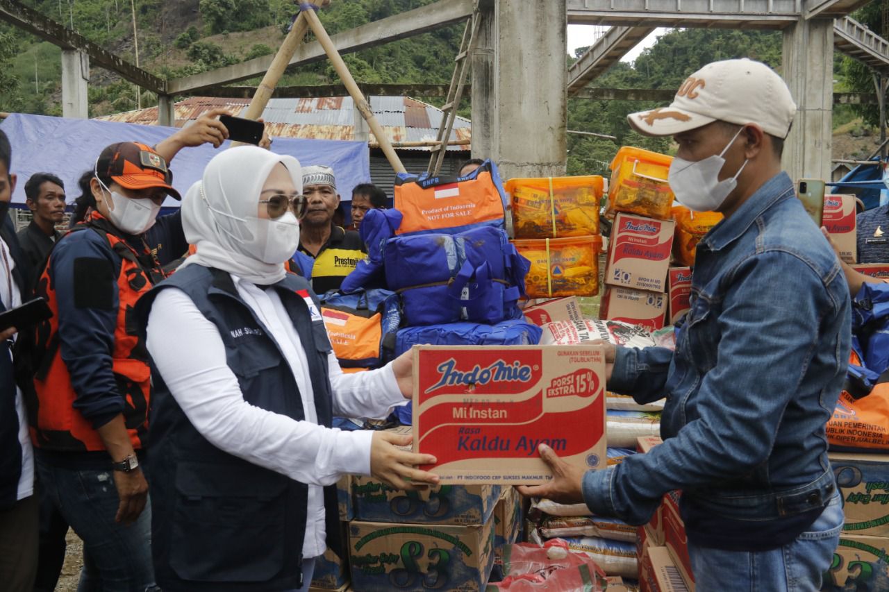 Pemkab Mamuju Bantu Korban Banjir Sondoang