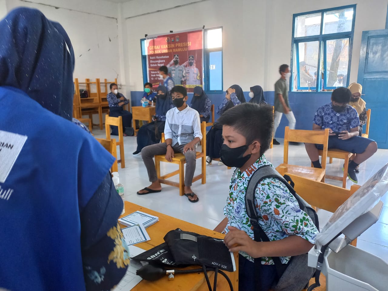 Jelang Pembelajaran Tatap Muka, Siswa Masif Vaksinasi. Jelang Pembelajaran Tatap Muka, Siswa Masif Vaksinasi.