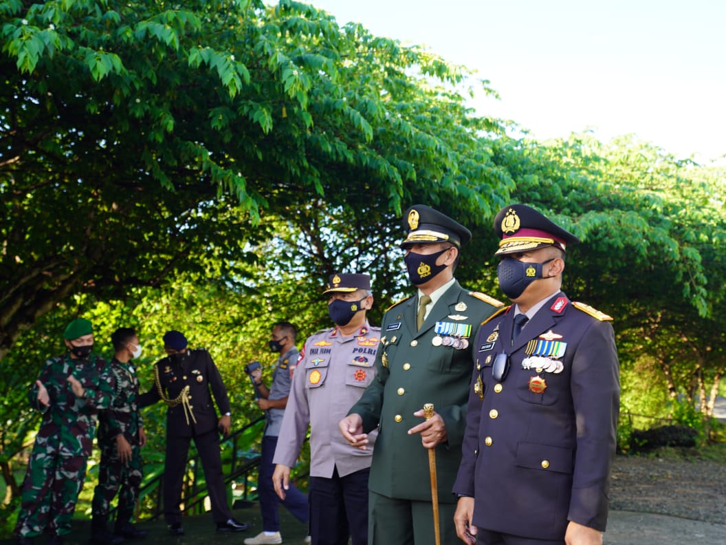 Kapolda Sulbar Hadiri Upacara HUT TNI ke-76