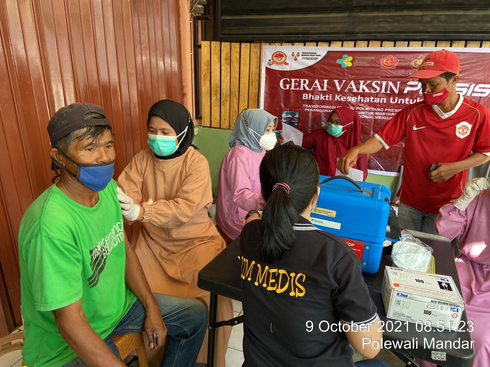Polres Polman Dirikan Gerai Vaksin di Pasar Baru Polewali