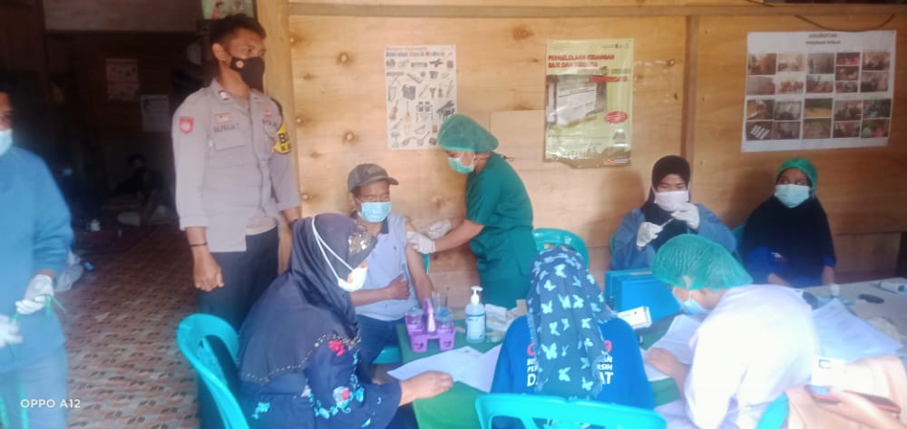 Bhabinkamtibmas Polsek Mambi Monitoring Vaksinasi Bhabinkamtibmas Polsek Mambi Monitoring Vaksinasi