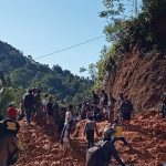 Polres Mamasa Bantu Evakuasi Pembersihan Tanah Longsor di Dusun Tamalantik Polres Mamasa Bantu Evakuasi Pembersihan Tanah Longsor di Dusun Tamalantik