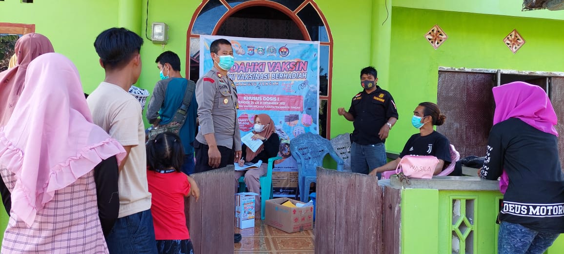 Kapolsek Budong-Budong Ajak Masyarakat Vaksin, Bisa Bawa Pulang Hadiah