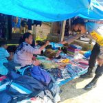 Bangun Kesadaran Masyarakat, Bhabinkamtibmas Polsek Sumarorong Bagi Masker Bangun Kesadaran Masyarakat, Bhabinkamtibmas Polsek Sumarorong Bagi Masker