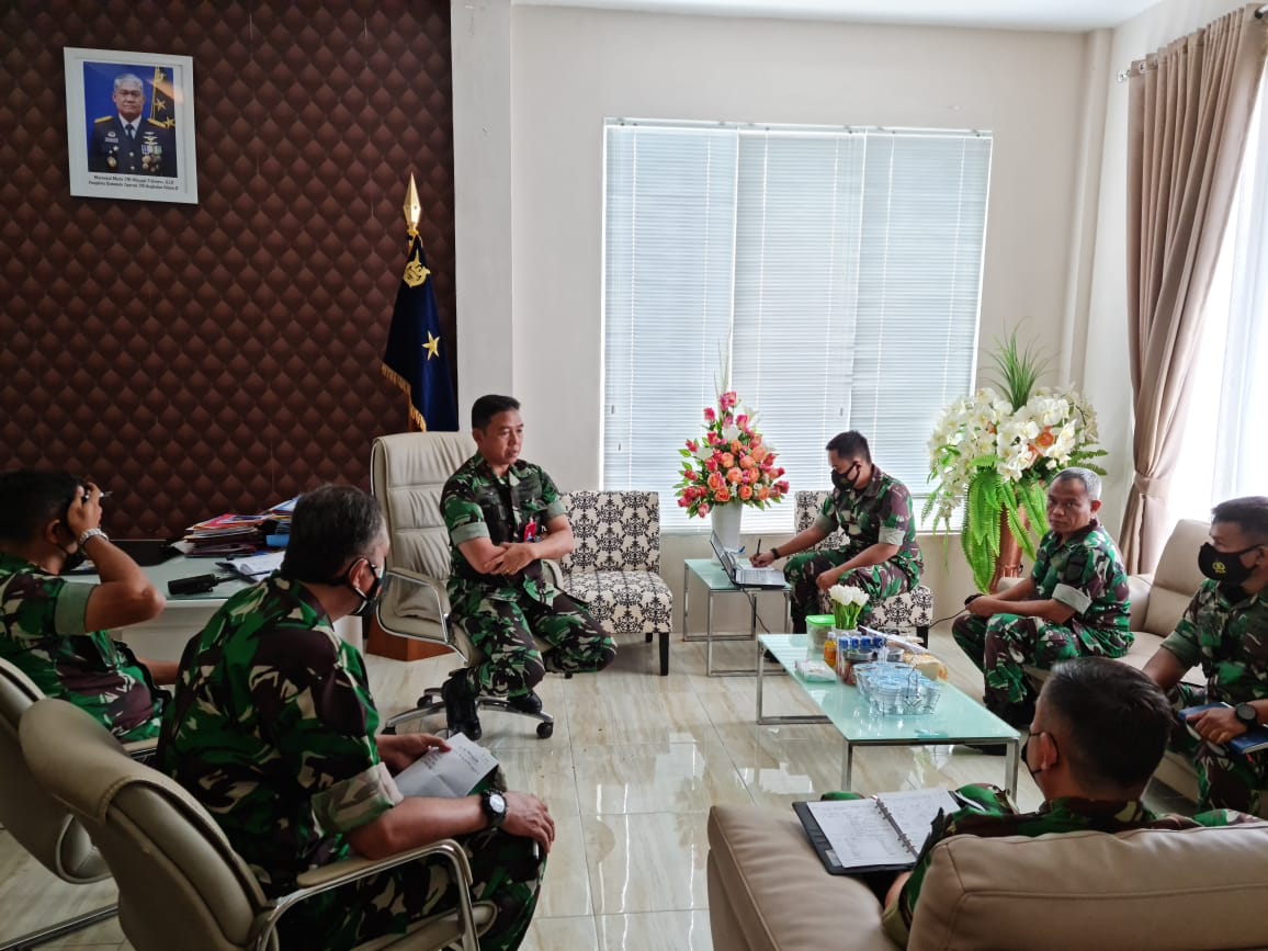 Danlanud Sam Ratulangi Pimpin Rapat Awal Persiapan Sosialisasi SMA Pradita Dirgantara