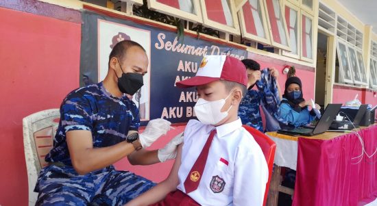 Babinpotdirga Blusukan Sukseskan Serbuan Vaksinasi TNI AU