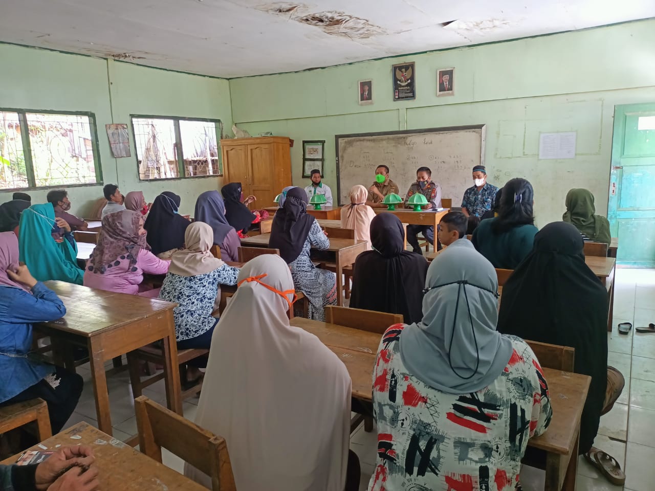 Kapolsek Alu Polres Polman, Edukasi Warga pentingnya vaksinasi anak