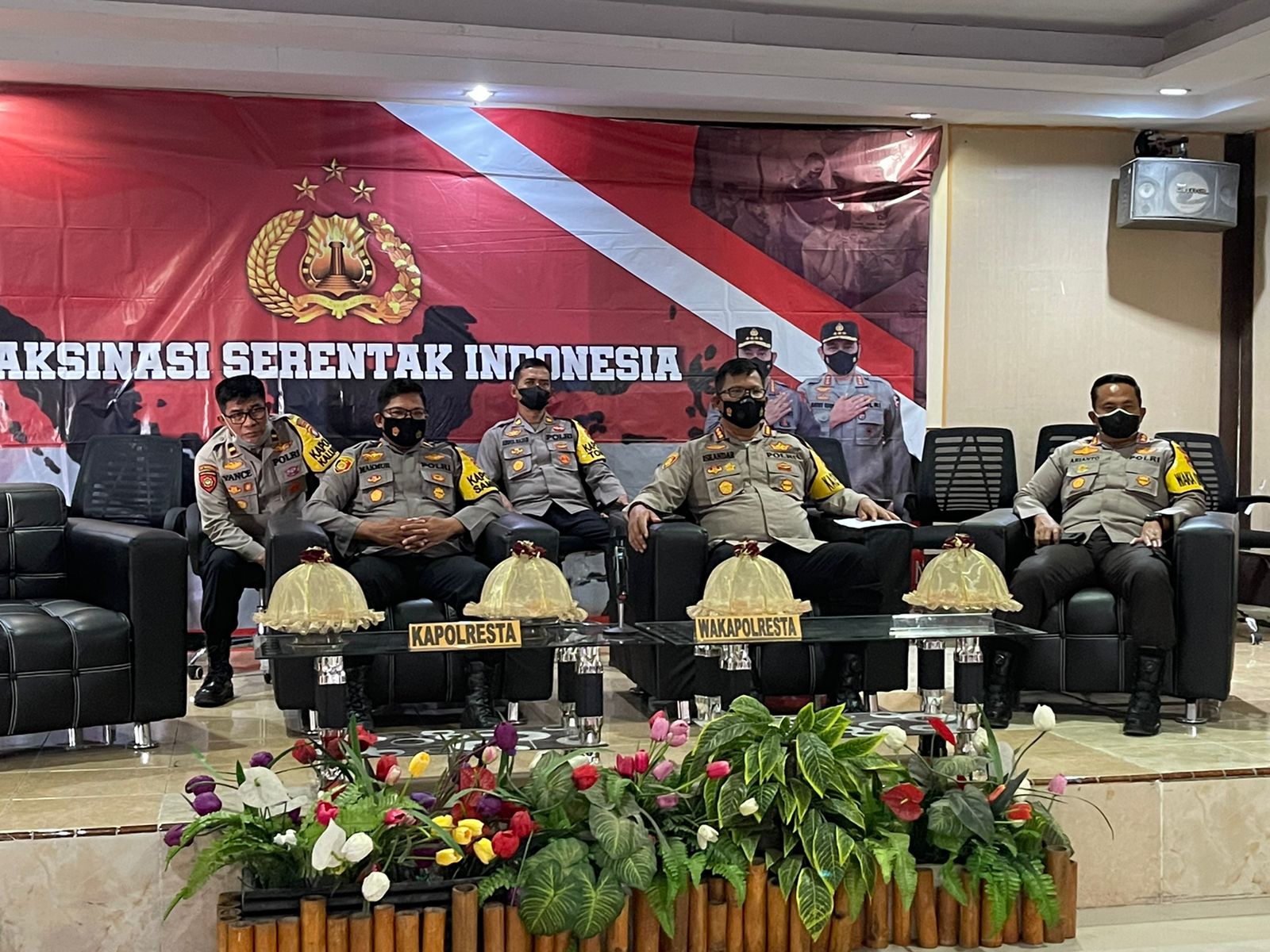 Kapolresta Mamuju Zoom Meeting bersama Kapolri dan Pelaksanaan Vaksinasi Kapolresta Mamuju Zoom Meeting bersama Kapolri dan Pelaksanaan Vaksinasi