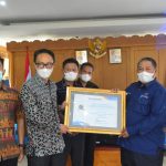 Ombudsman Sulbar Serahkan Hasil Kepatuhan Mamasa Ombudsman Sulbar Serahkan Hasil Kepatuhan Mamasa