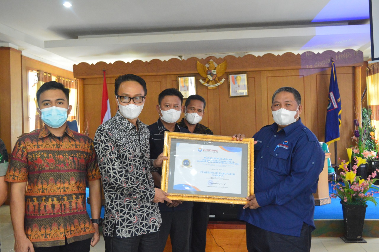 Ombudsman Sulbar Serahkan Hasil Kepatuhan Mamasa Ombudsman Sulbar Serahkan Hasil Kepatuhan Mamasa