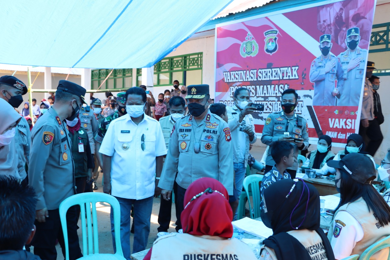 Kapolda Sulbar Tinjau Vaksinasi Massal di Mamasa Kapolda Sulbar Tinjau Vaksinasi Massal di Mamasa