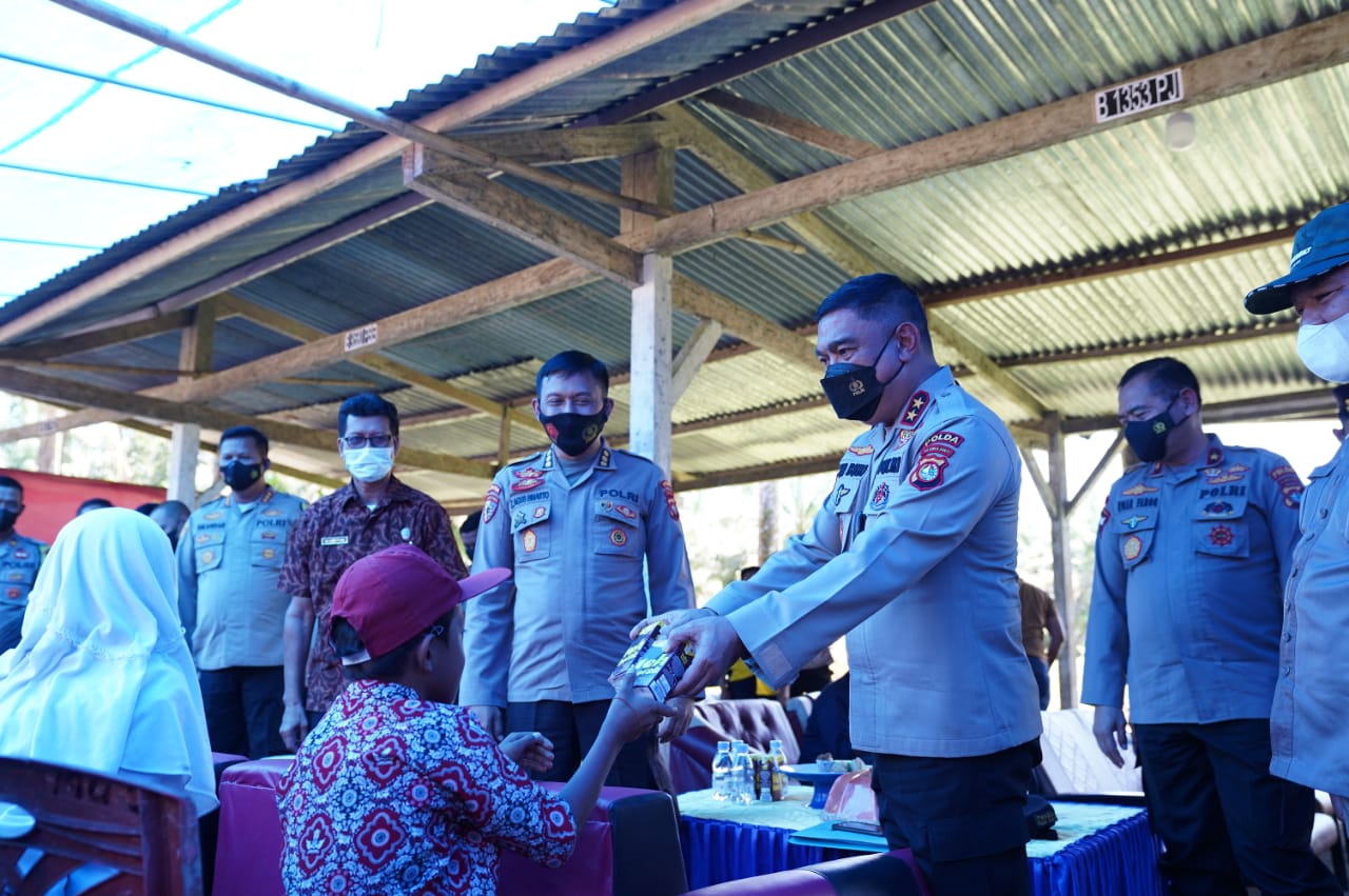 Kapolda Sulbar Kejar Akselerasi Vaksinasi Hingga Kepelosok