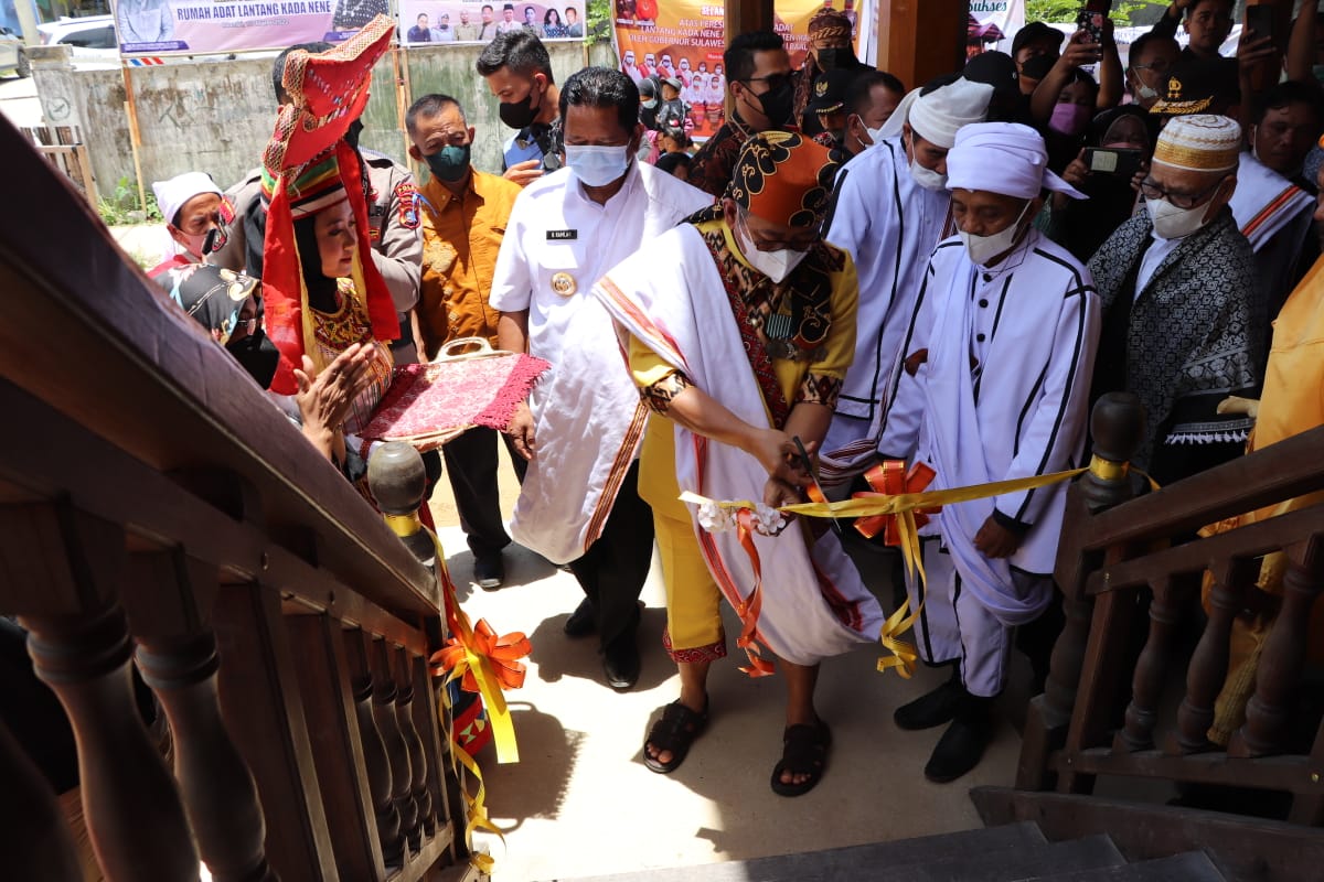 Gubernur Sulbar Resmikan Rumah Adat Lantang Kada Nene Mambi