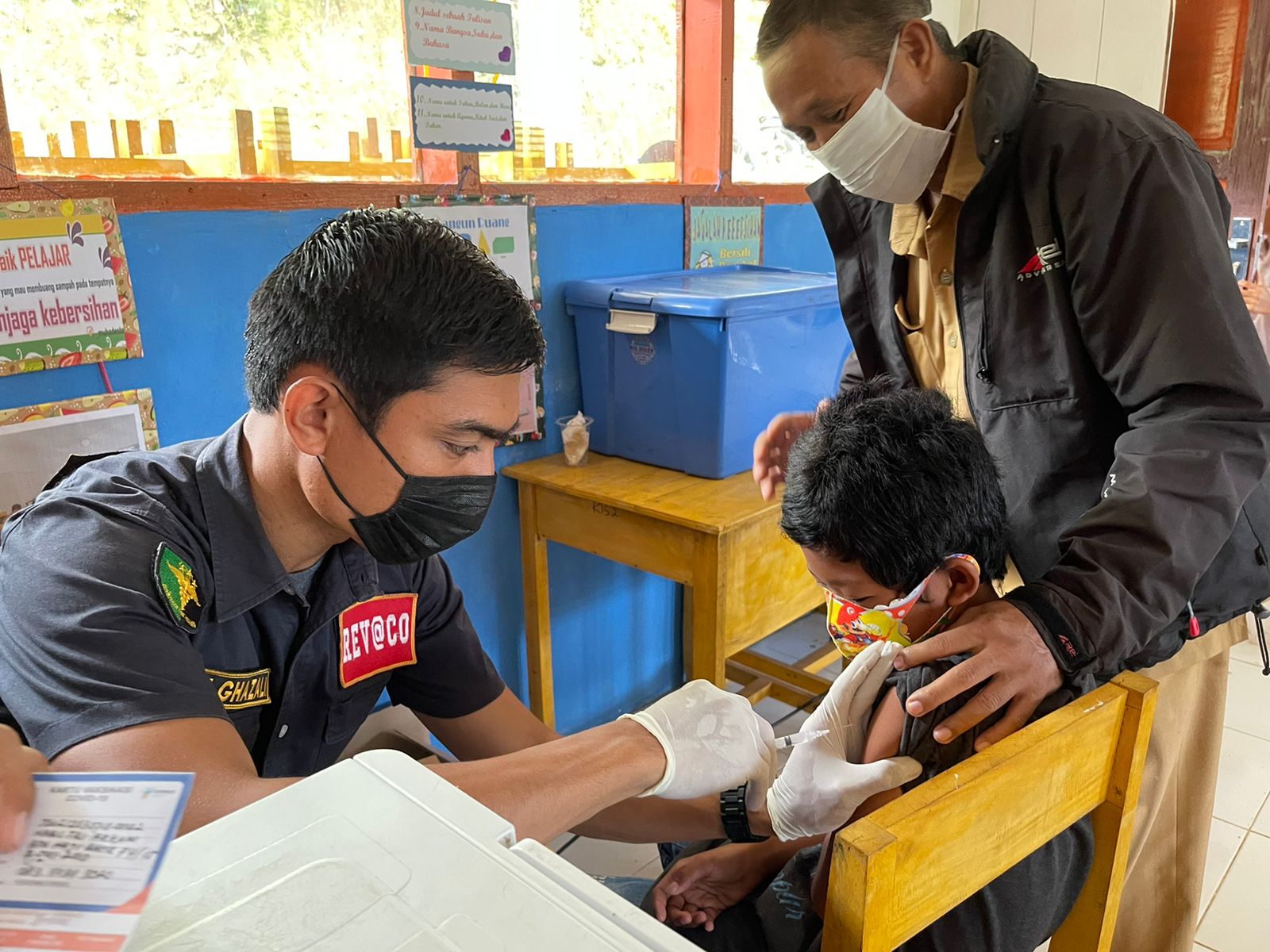 Polresta Mamuju Gelar Vaksinasi Anak di Sekolah Dasar