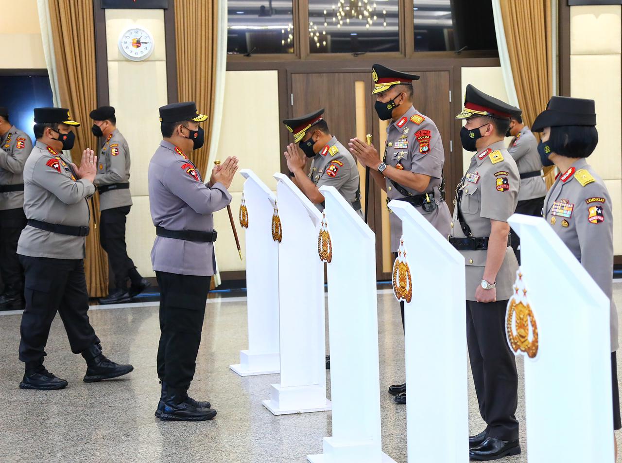 Irjen Pol Verdianto Iskandar Bitikaka Resmi Pimpin Polda Sulbar