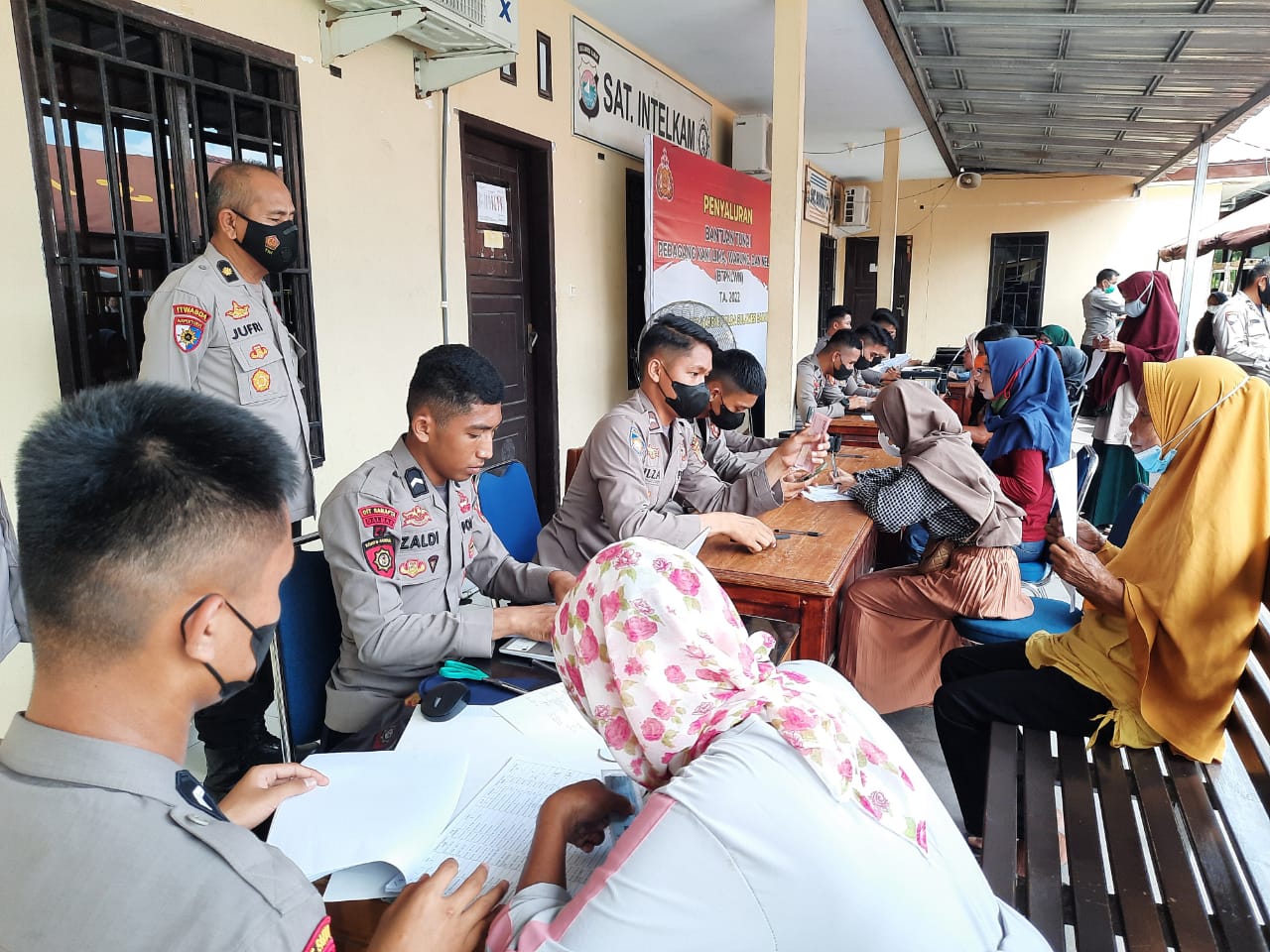 Itwasda Polda Sulbar Awasi Penyaluran Bantuan Tunai BTPKLWN Polres Majene