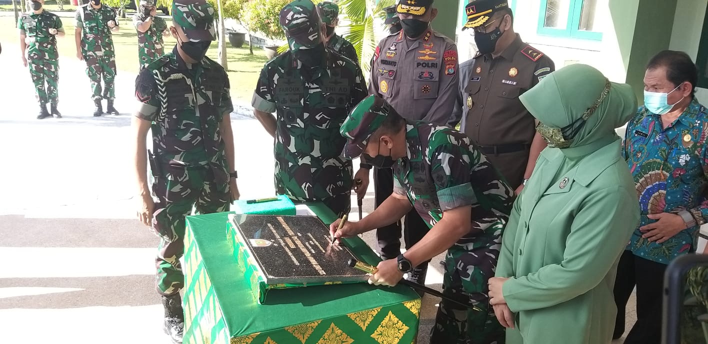 Pangdam XIV Hasanuddin Resmikan Rumah Dinas Prajurit Korem 142 Tatag