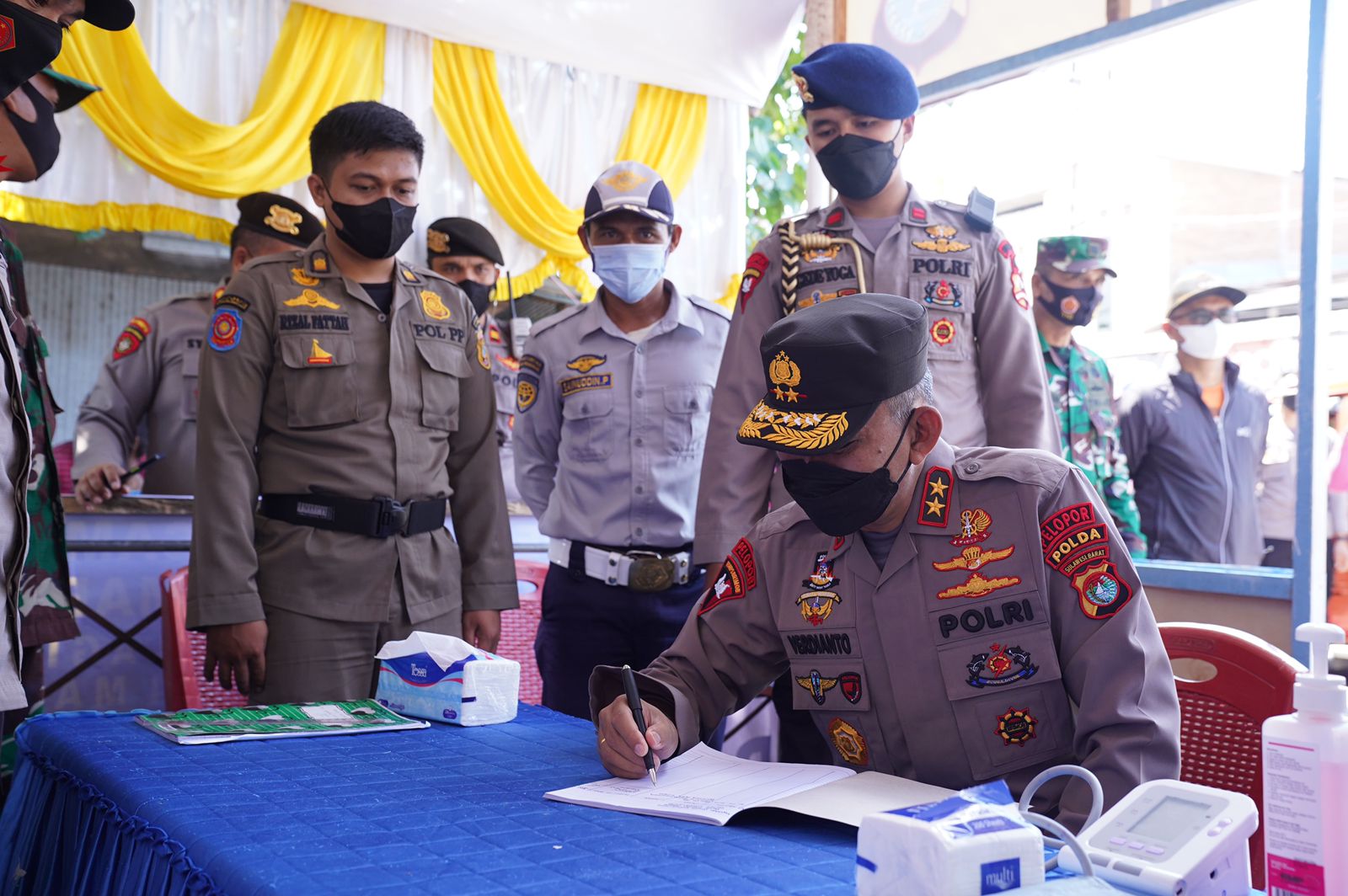 Cek pospam, Kapolda Sulbar ; Polri Tetap Layani Masyarakat Yang Ingin Vaksin