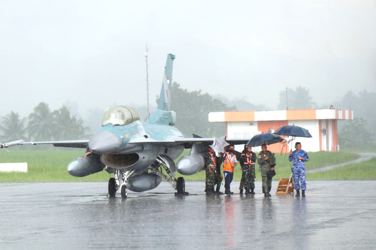 Latihan Pertahanan Udara, F-16 Transit di Lanud Sri Latihan Pertahanan Udara, F-16 Transit di Lanud Sri