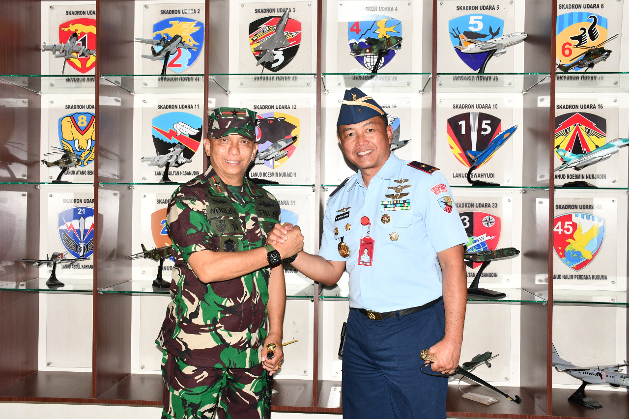 Danlanud Sam Ratulangi Terima Danlantamal VIII di Mako Tentara Langit Danlanud Sam Ratulangi Terima Danlantamal VIII di Mako Tentara Langit