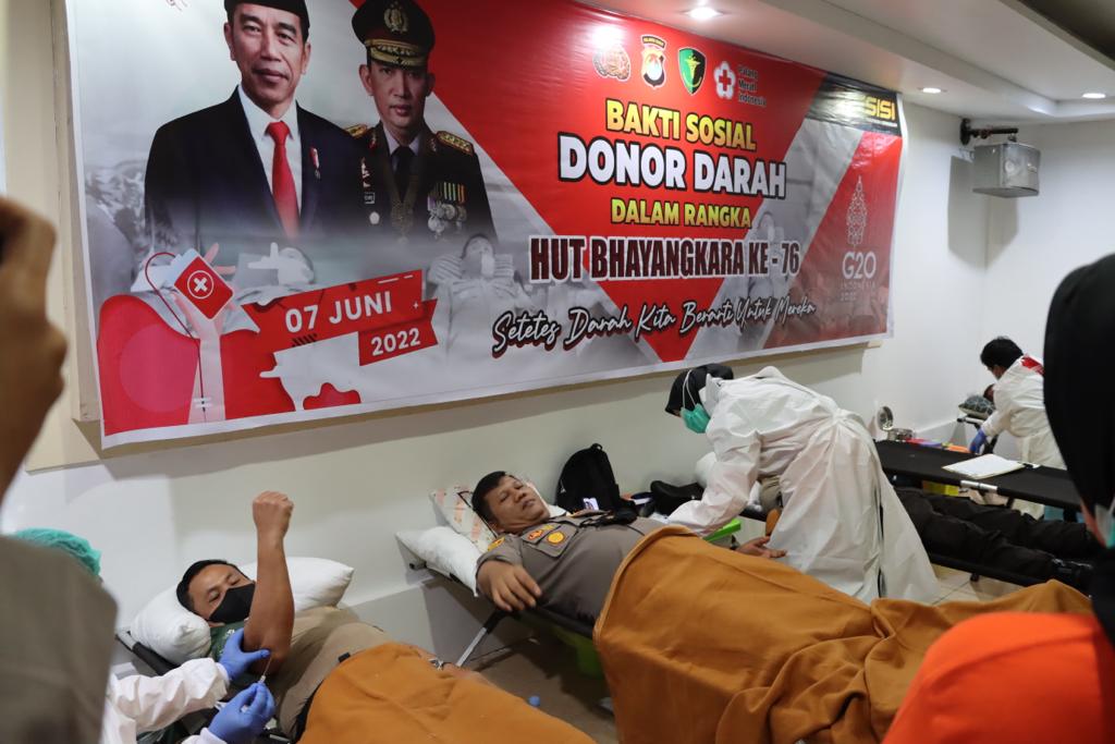 Peringati HUT Bhayangkara ke-76 Polresta Mamuju Gelar Donor Darah