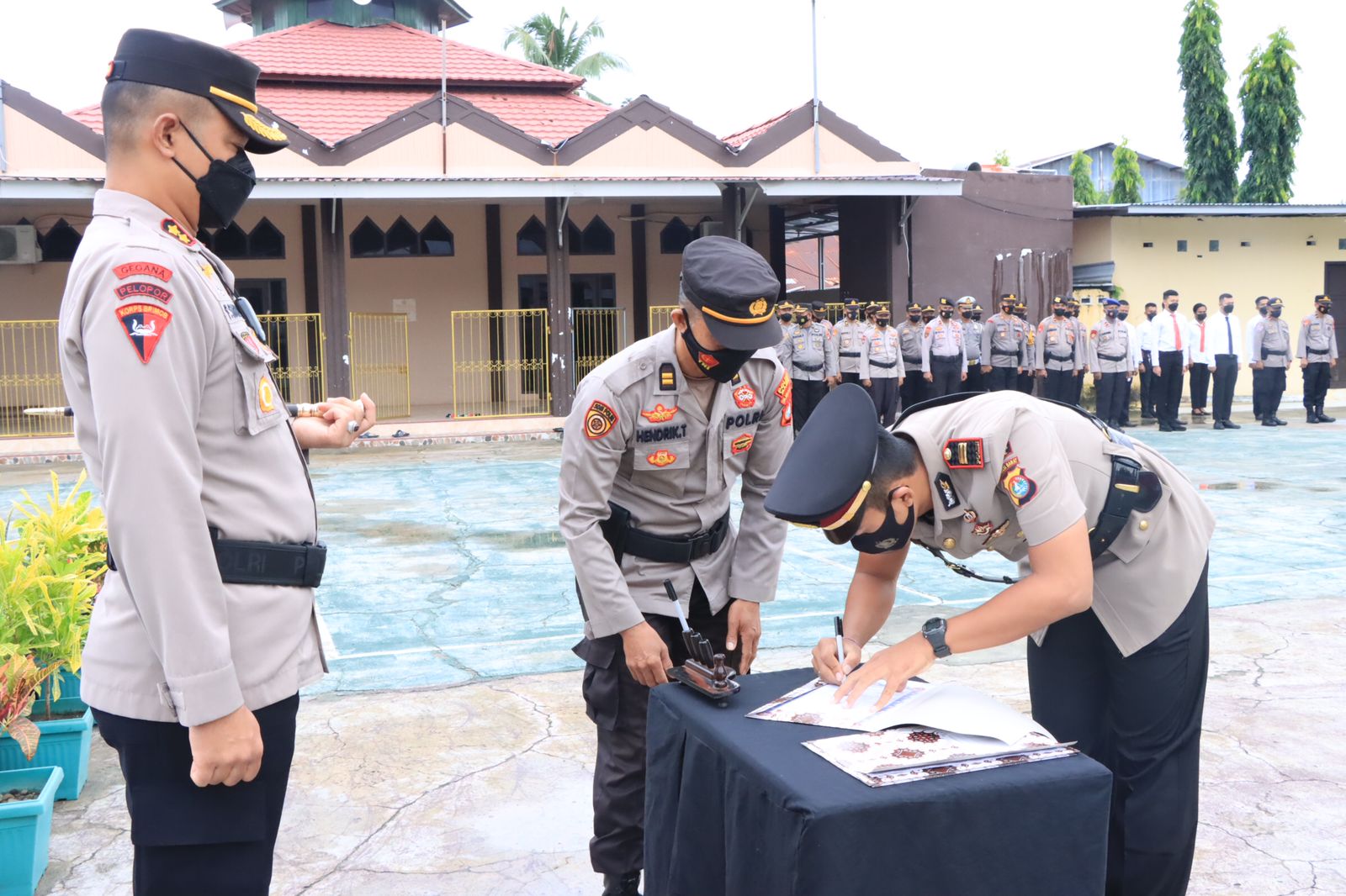 Sertijab Kasat Lantas, Kapolres Majene : Jangan Pernah Lari Dari Tanggung Jawab Sertijab Kasat Lantas, Kapolres Majene : Jangan Pernah Lari Dari Tanggung Jawab